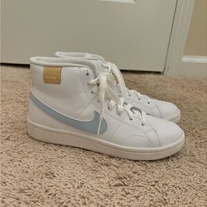 Nike WOMENS COURT ROYALE 2 MID SNEAKER size 7